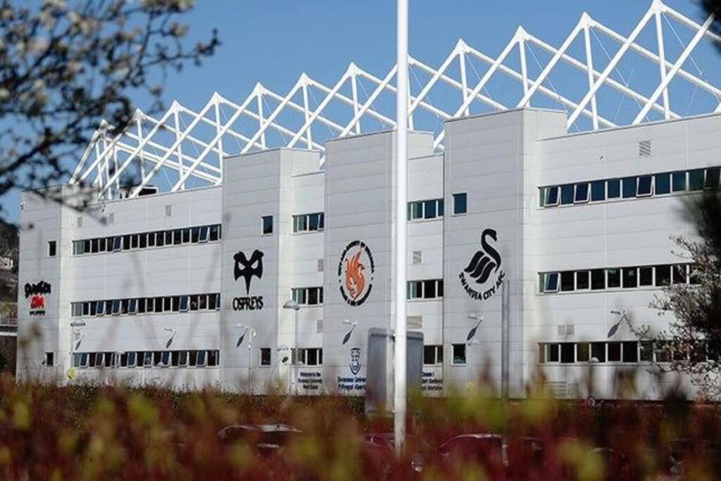 Home Close To Swansea Stadium Exterior photo